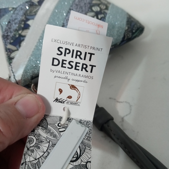 Sakroots Spirit Desert Artist Circle blue gray w power bank Zip top wristlet - Picture 7 of 11